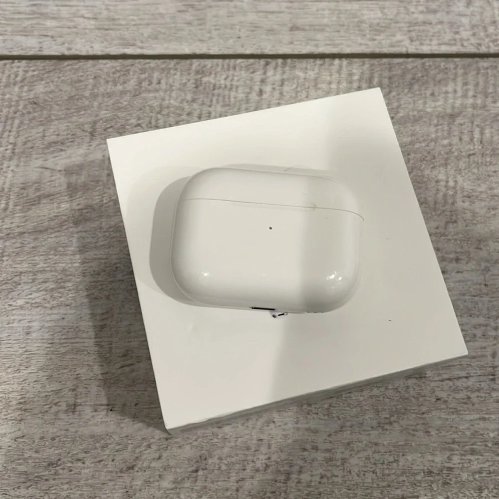 Apple AirPods Pro (Right AirPod NOT working)